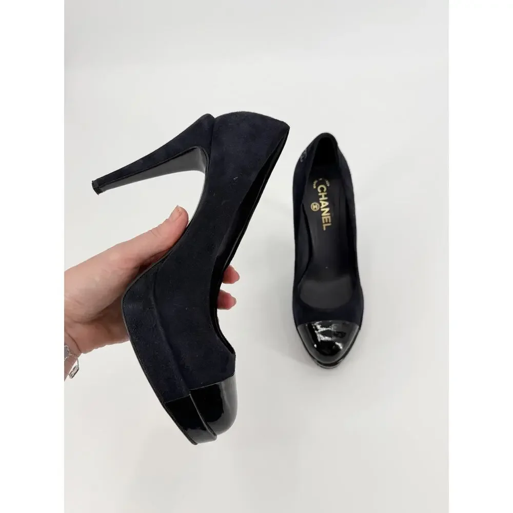 Chanel Black Suede Patent Cap Toe Platform Pumps CC Logo Heel Shoes 39.5 US 9
